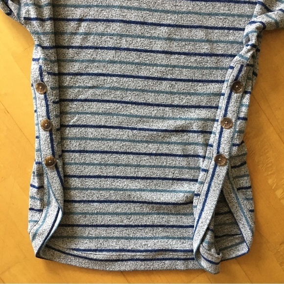 LAST CHANCE! LEE Striped, Lightweight Knit Top, Soft, Cozy, Size M - Picture 7 of 12